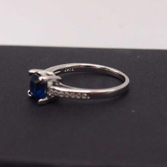 Brilliant Sapphire Blue Princess Cut 1.00ctw Bridal Ring .925 Sterling Silver - Picture 7 of 10